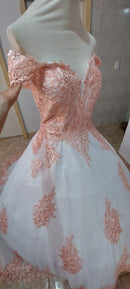 # Vestido Princesa rosa e branco ombro a ombro