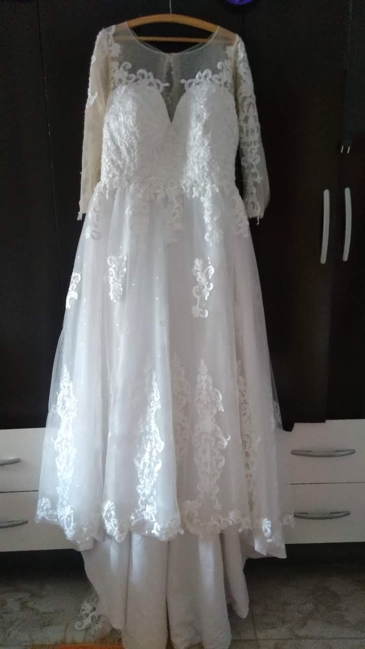 #023 VESTIDO PRINCESA MANGA LONGA E CAUDA