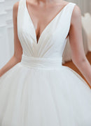 #220 Vestido Princesa Decotado com Cauda